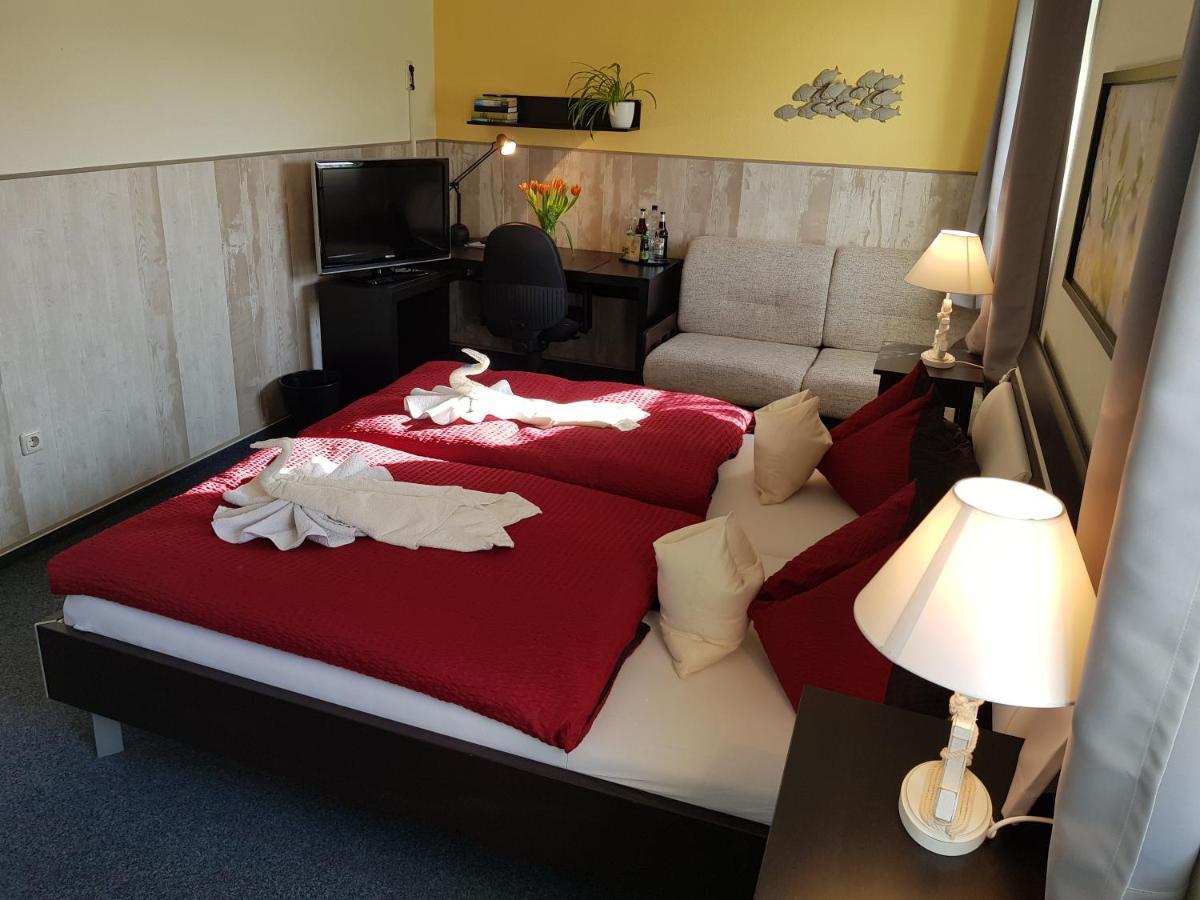 Landhotel Pathes Hof Фолькеншаген Экстерьер фото